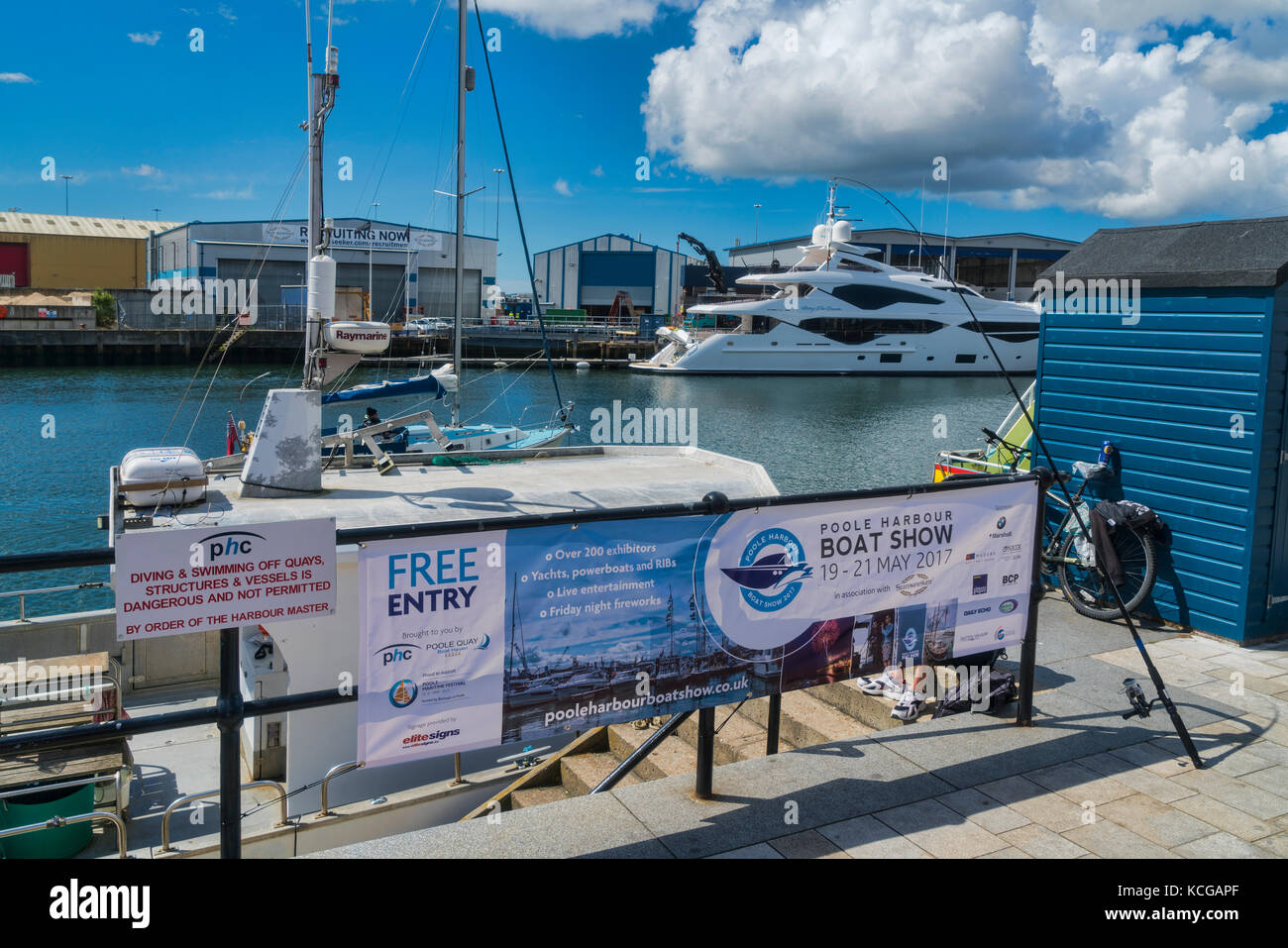 Poole Harbour marina, boat building, Dorset, England, Regno Unito Foto Stock