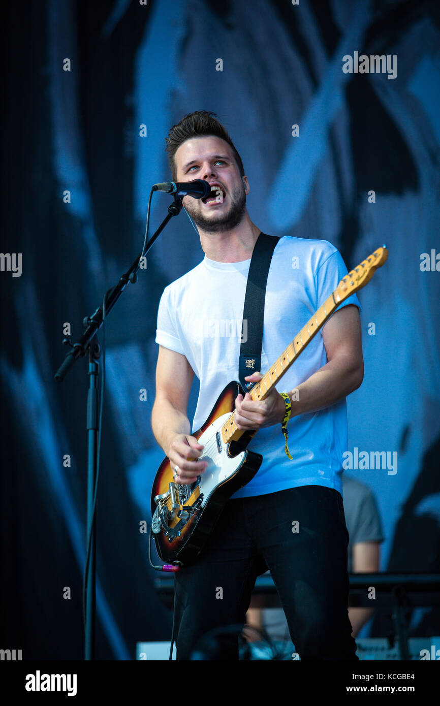 L'inglese indie rock e post-punk band white risiede svolge un concerto dal vivo al german festival di musica il festival di Berlino 2013. qui cantante e chitarrista harry mcveigh è raffigurato dal vivo sul palco. Germania, 07/09 2013. Foto Stock