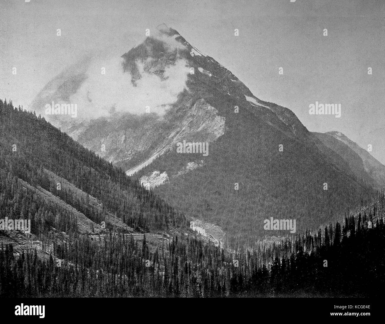 Canada, paesaggio di montagna, il Monte Ross nella provincia di Alberta, digitale migliorata la riproduzione di una foto storiche dal (stimato) Anno 1899 Foto Stock