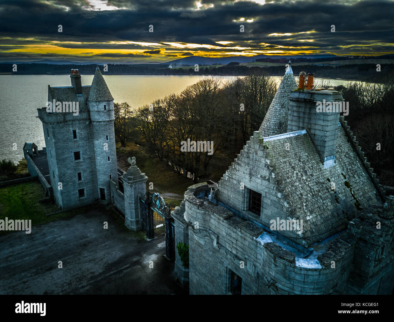 Loch di skene gate towers, SCOZIA Foto Stock