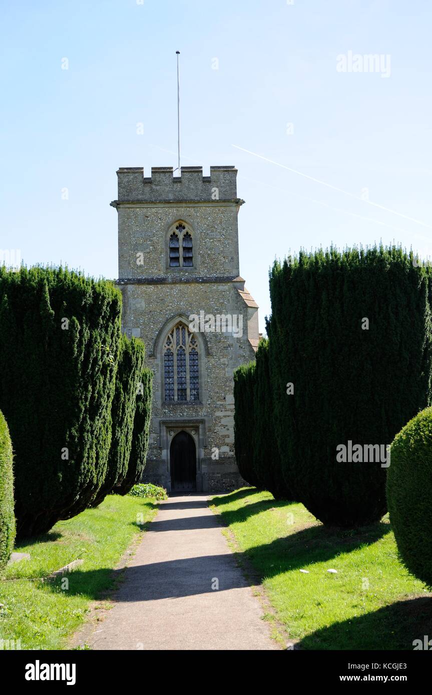 San Pietro e San Paolo Chiesa, Dumfries, Hertfordshire, in piedi in una corsia al di fuori del villaggio, ha molti buoni monumenti. Foto Stock