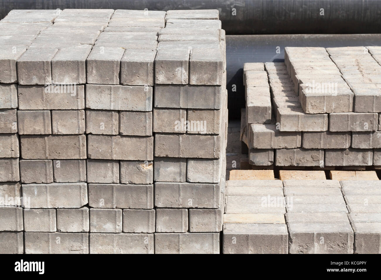 Square tiles pile immagini & square tiles pile fotos stock alamy Nuovi materiali da costruzione