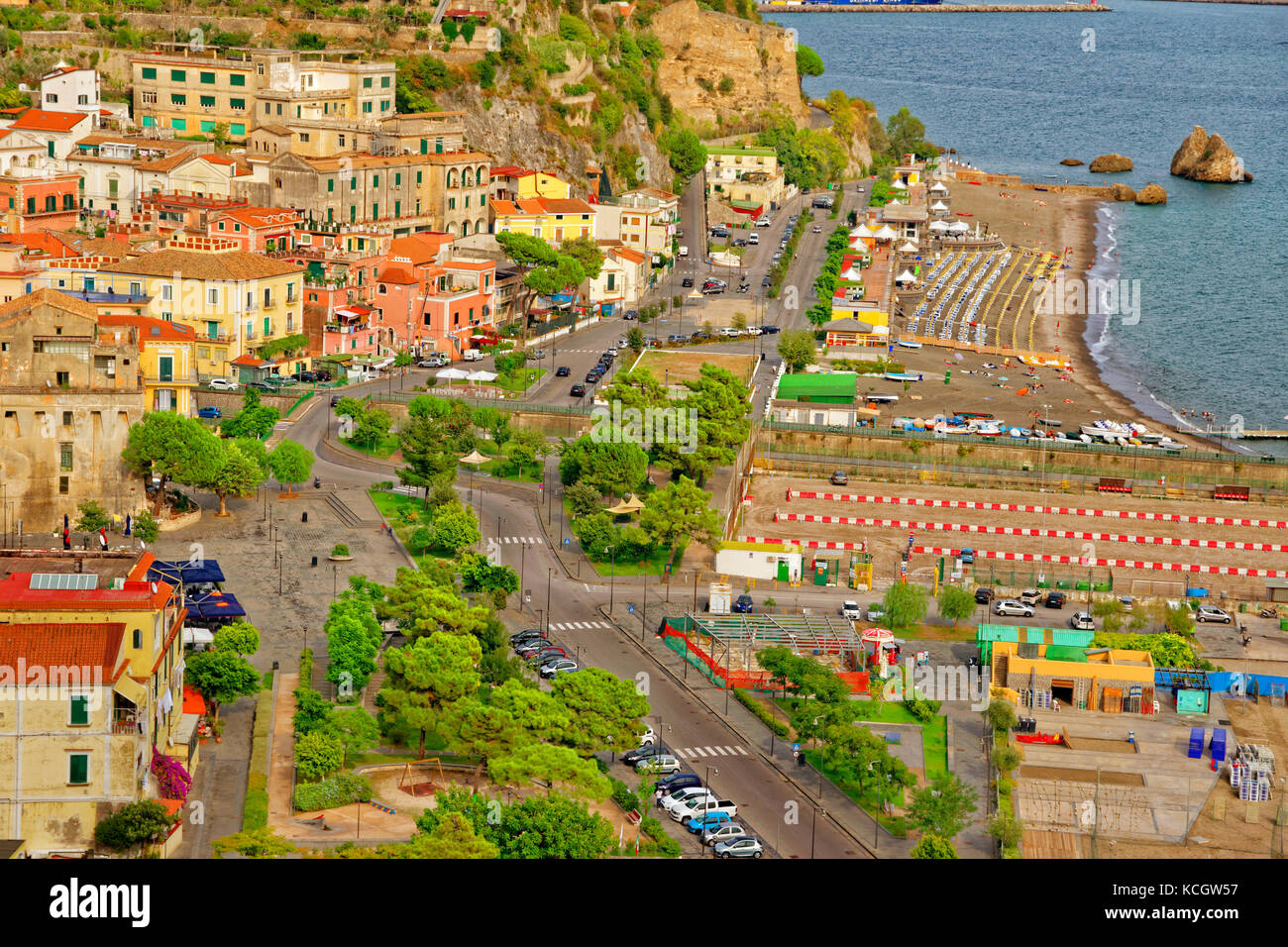 Vietri Sul Mare, Salerno, all'estremità orientale della Costiera Amalfitana in Italia meridionale. Foto Stock