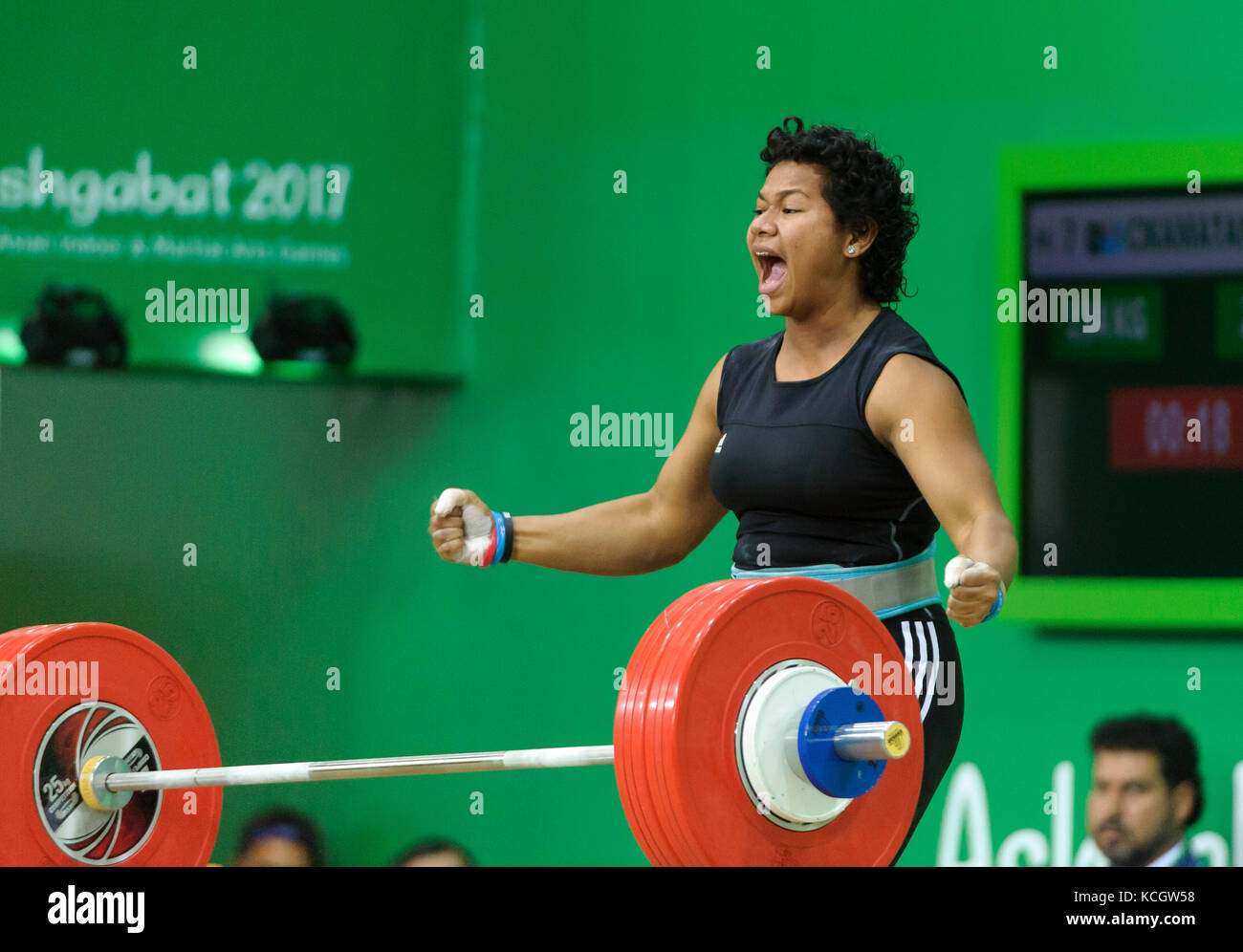 Ashgabat 2017 - 5° Asian Indoor & Giochi MartialArts 24-09-2017. Sollevamento pesi womens 90kg - Eileen Cikamatana (FIJ) compete in pulito e jerk Foto Stock