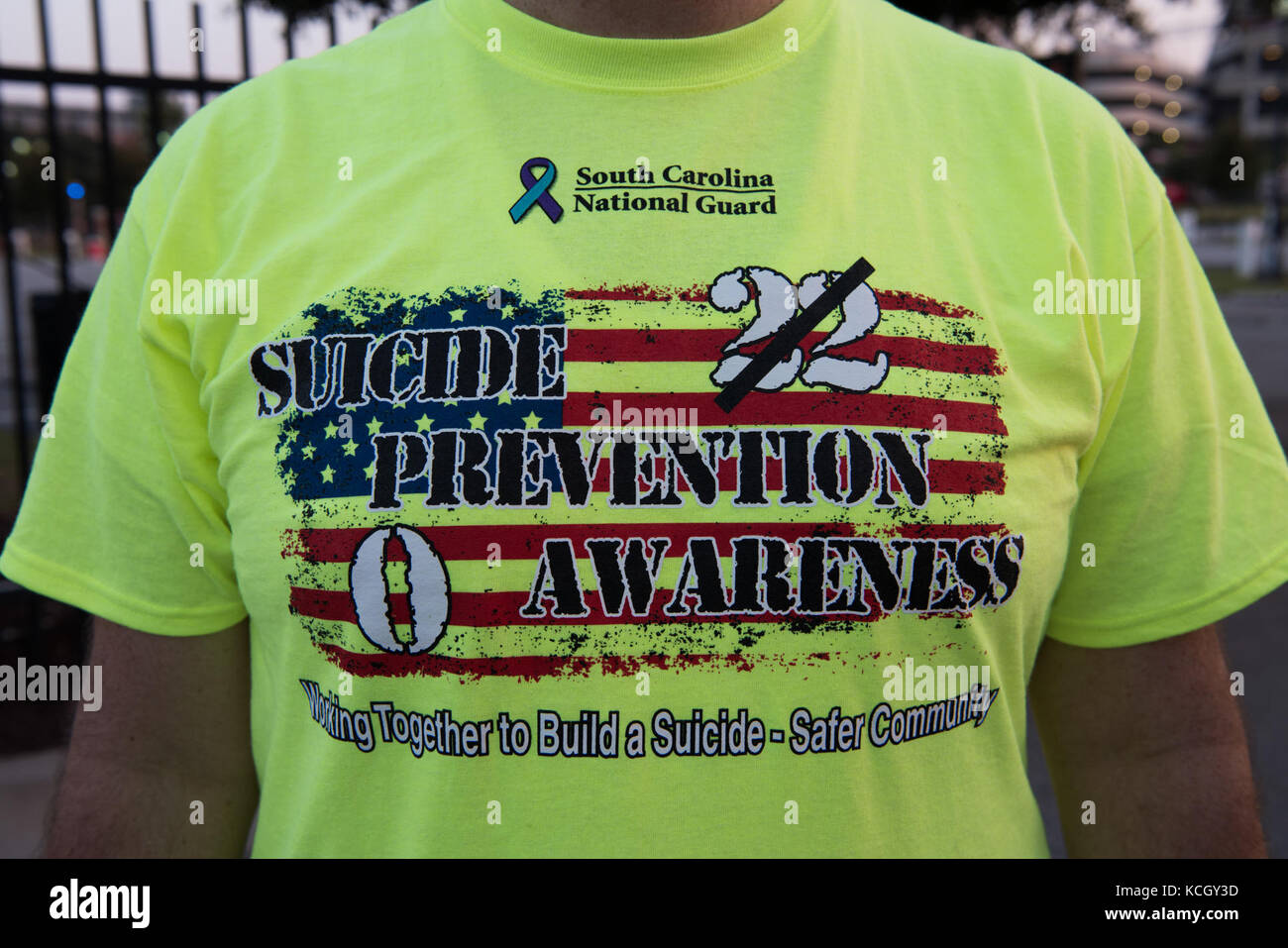 I soldati degli Stati Uniti con la Carolina del Sud la guardia nazionale e i civili si riuniscono per partecipare all'annuale la prevenzione dei suicidi mese 5k run/a piedi al carolina gamecock park, Columbia, nella Carolina del Sud, 22 settembre 2017. La Carolina del Sud la guardia nazionale prevenzione dei suicidi programma sponsorizza questo correre per portare consapevolezza e offre gli strumenti necessari per educare le persone che potrebbero essere state colpite da suicidio. (L'esercito degli Stati Uniti Guardia nazionale foto di spc. chelsea baker) Foto Stock