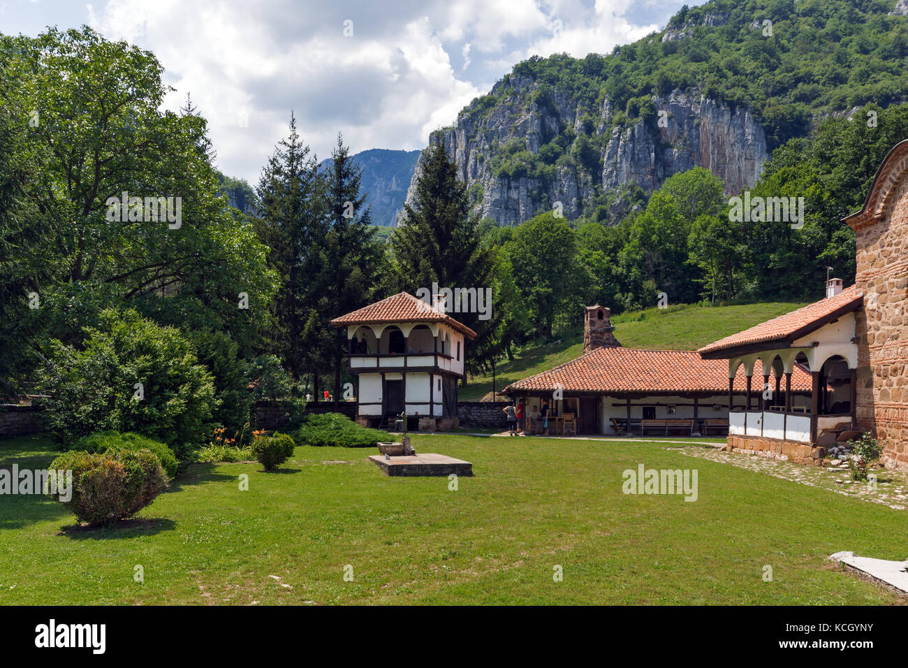 Vista incredibile della chiesa nel Monastero di Poganovo di San Giovanni Teologo, Serbia Foto Stock