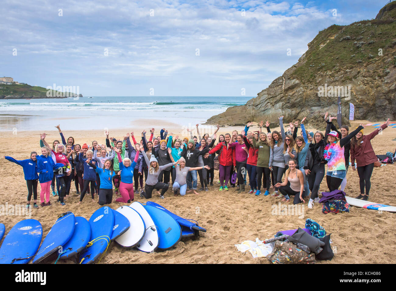 Surf Betty's Festival - un festival che si tiene a Newquay motivare e ispirare le donne attraverso il surf e il fitness. La Cornovaglia. Foto Stock