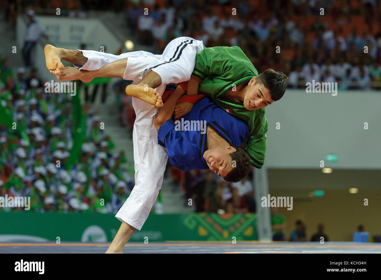 Ashgabat 2017 - 5° Asian Indoor & Giochi MartialArts 20-09-2017. Beltwrestling - T. Ayazow (tkm) v Mehrzod Sufiev (TJK) - Mens 60Kg division Foto Stock