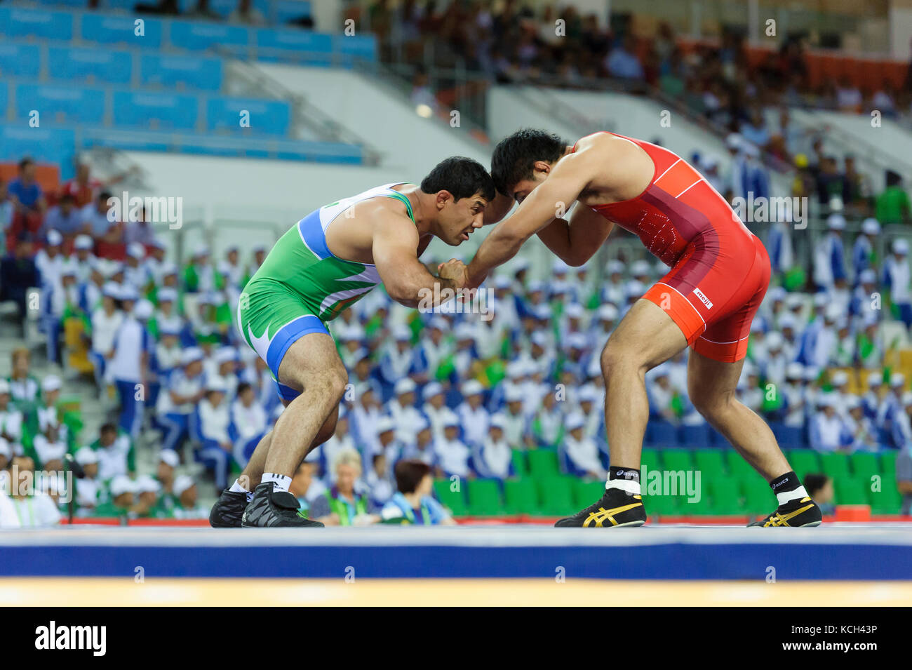 Ashgabat 2017 - 5° Asian Indoor & MartialArts giochi. Mens Wrestling, Murayama (JPN) v Bayramow (tkm) Foto Stock