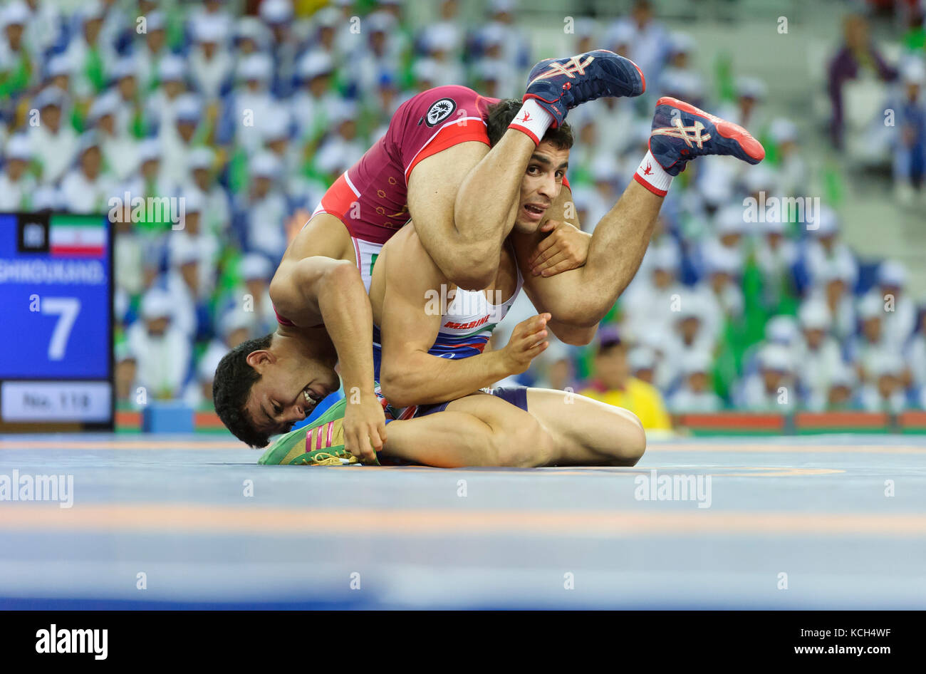 Ashgabat 2017 - 5° Asian Indoor & Giochi MartialArts 25-09-2017. Il wrestling Mens 61kg - S. Myradow (tkm) v Sadeghikoukand (IRI) Foto Stock