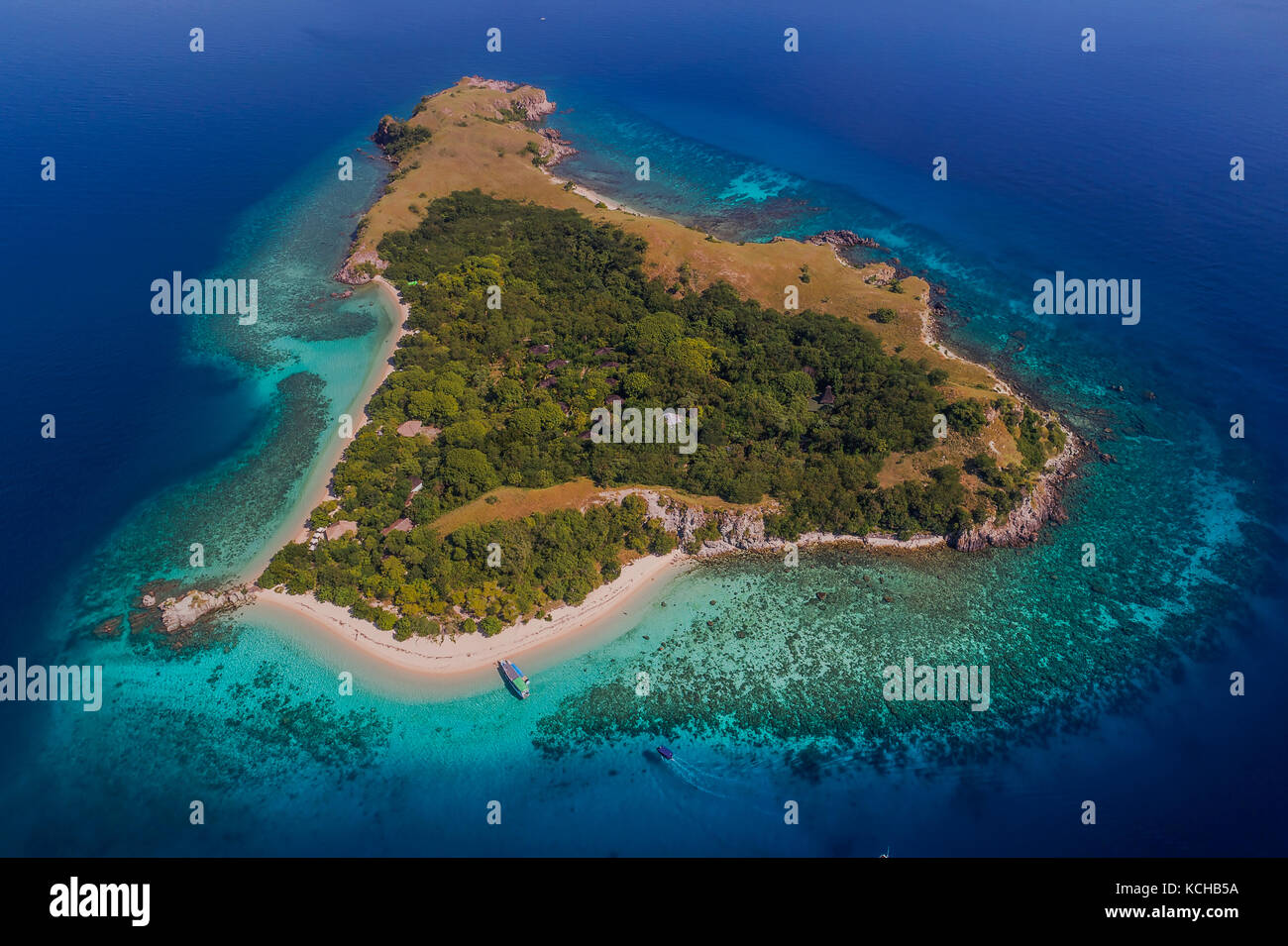 Le splendide isole di Flroes, Indonesia dal di sopra Foto Stock