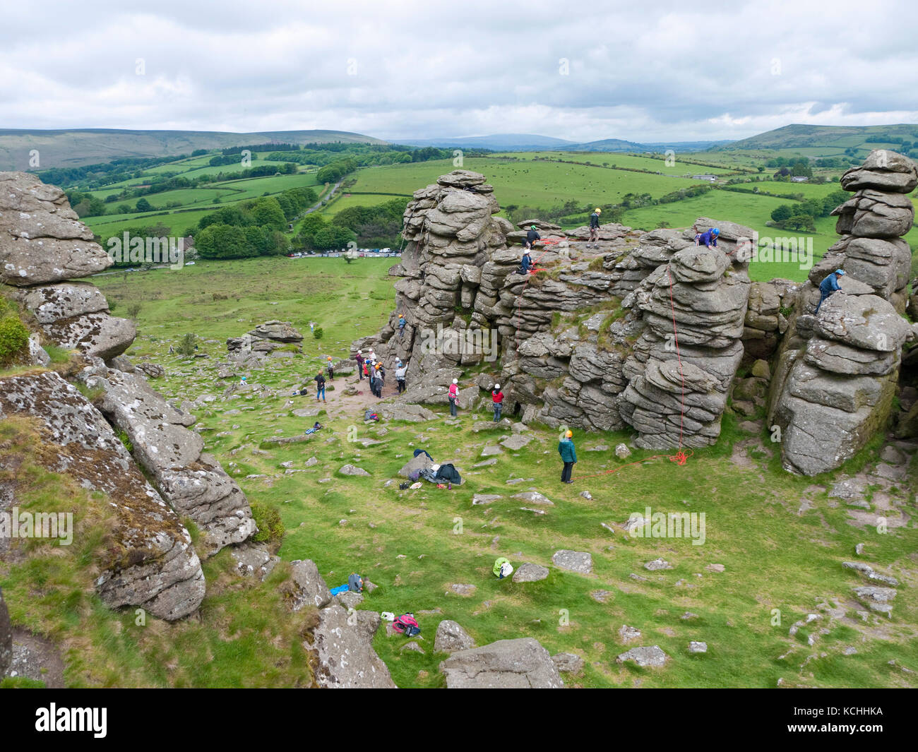 Arrampicatori su Hound Tor, Houndtor giù, Parco Nazionale di Dartmoor Foto Stock