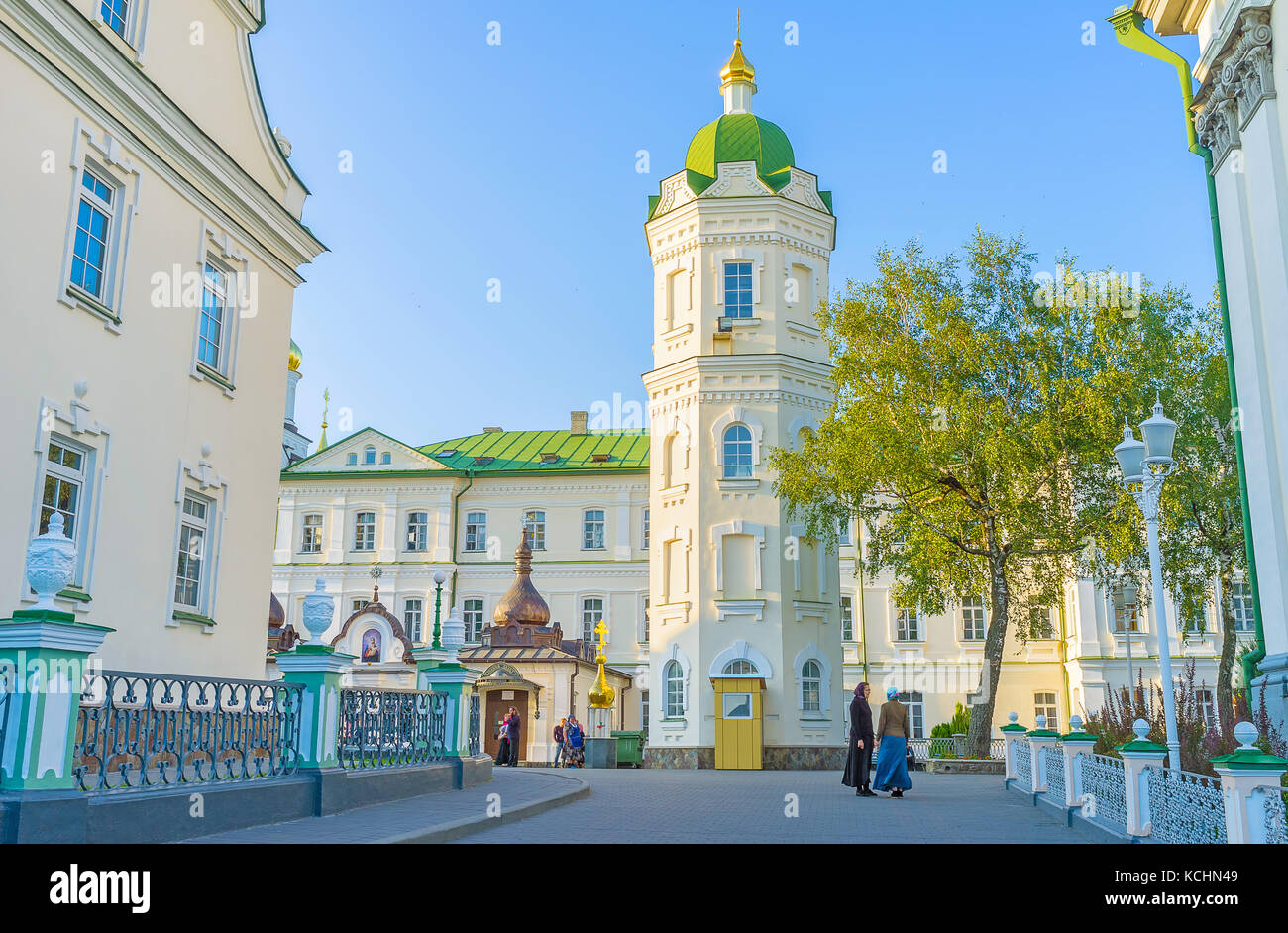 POCHAYIV, UCRAINA - 29 AGOSTO 2017: La torre dell'acqua di Pochayiv Lavra è stata costruita sulla sorgente dell'acqua Santa, il 29 agosto a Pochayiv. Foto Stock