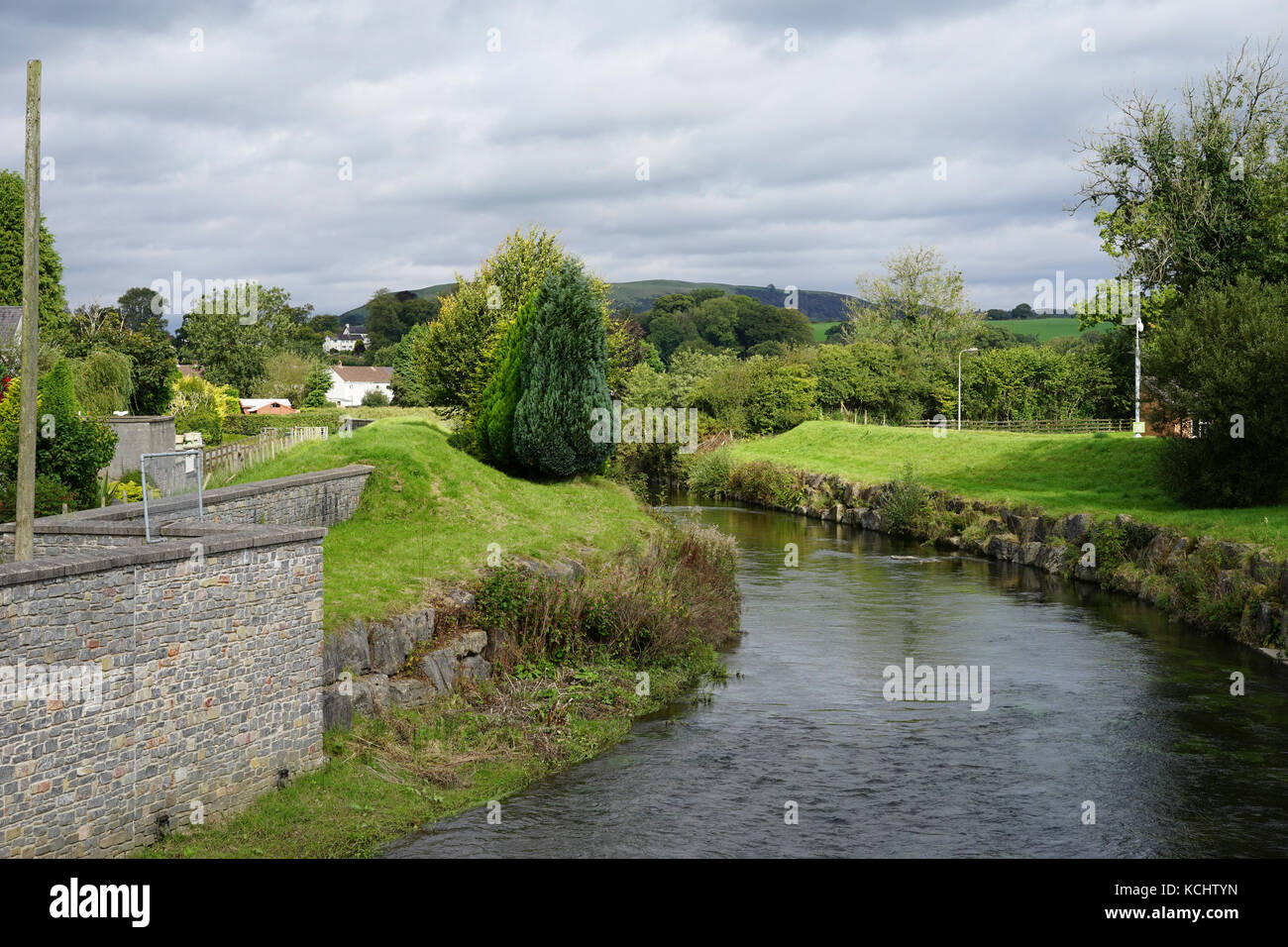 Il fiume di crusca a Llandovery, Dyfed, Wales, Regno Unito. Foto Stock