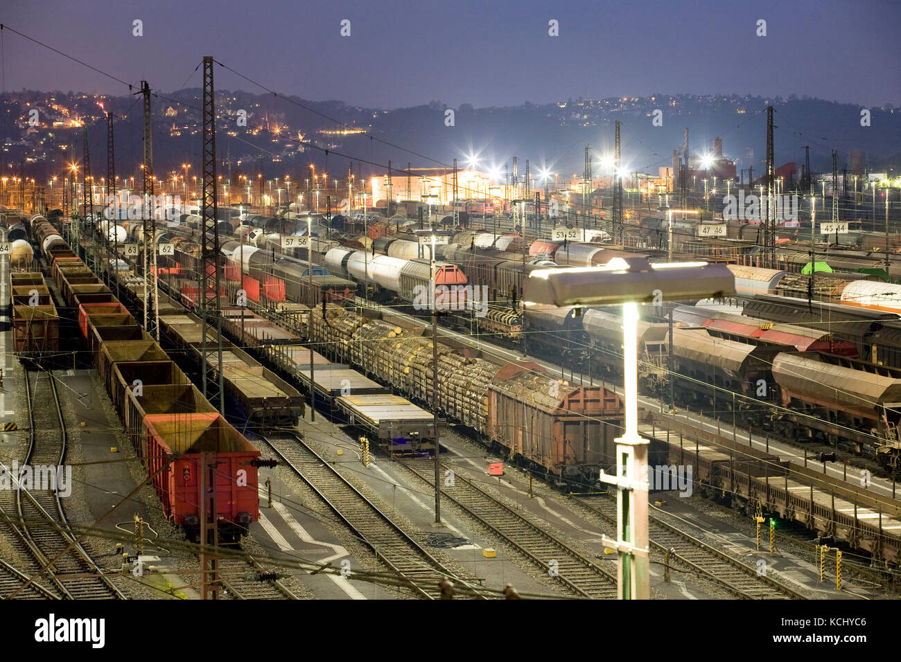 Germania, Ruhr Area, Hagen-Vorhalle, cantiere ferroviario shunting nel distretto di Vorhalle, treni merci. Deutschland, Ruhrgebiet, Hagen-Vorhalle, Zugbild Foto Stock
