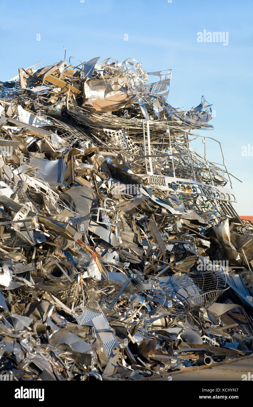 Germania, Ruhr Area, Dortmund, il porto sul canale Dortmund-EMS-Canal, cantiere di rottami con vecchio metallo. Deutschland, Ruhrgebiet, Dortmund, der Hafen am Dortmu Foto Stock