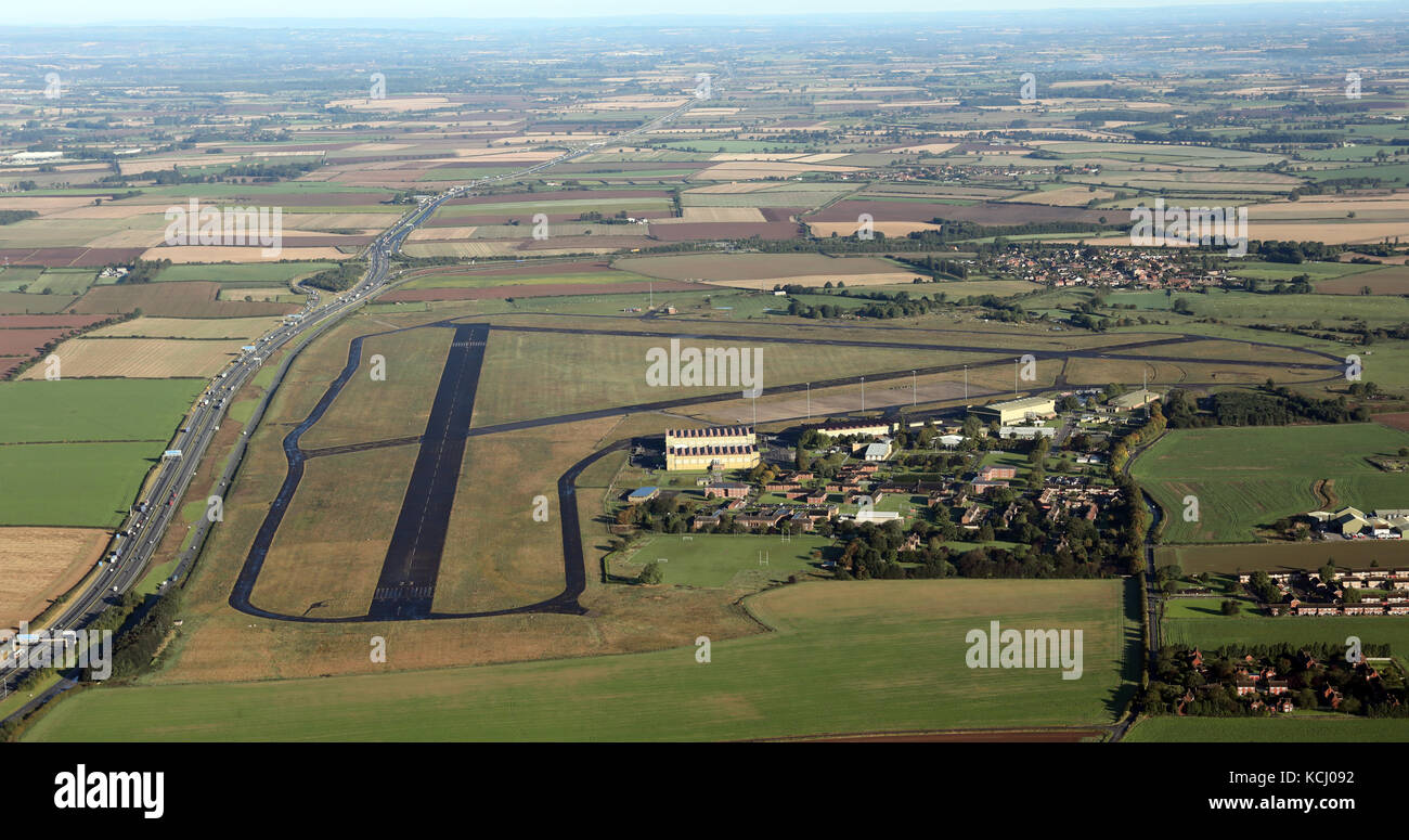 Vista aerea della RAF Dishforth in disuso airbase RAF, nello Yorkshire, Regno Unito Foto Stock