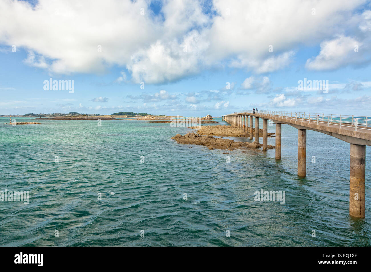 Il vecchio ponte sul mare a Roscoff, dipartimento finistere, Bretagna Francia Foto Stock