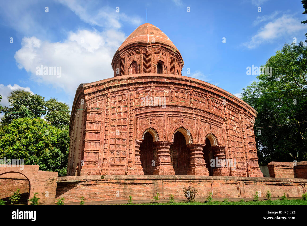 Antichi templi indù in terracotta di culto del Bengala con spazio copia Foto Stock