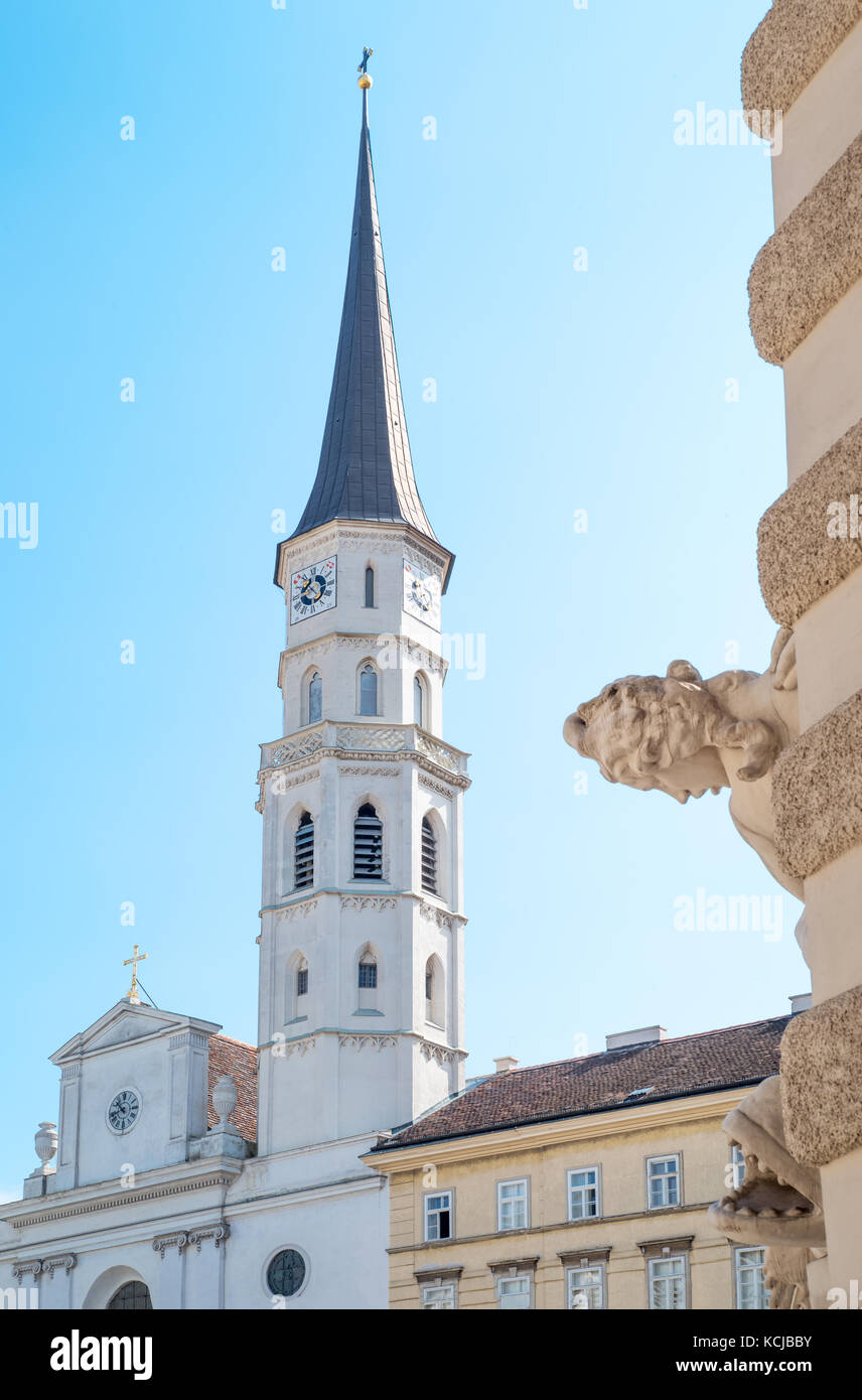 Austria, Vienna, Agostino campanile della chiesa nel palazzo imperiale Hofburg area Foto Stock