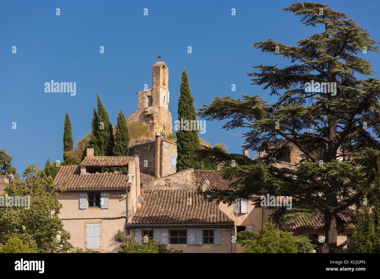 Lourmarin, Provenza, Francia - torre dell orologio a Lourmarin, un villaggio nella campagna di Luberon, vaucluse regione. Foto Stock