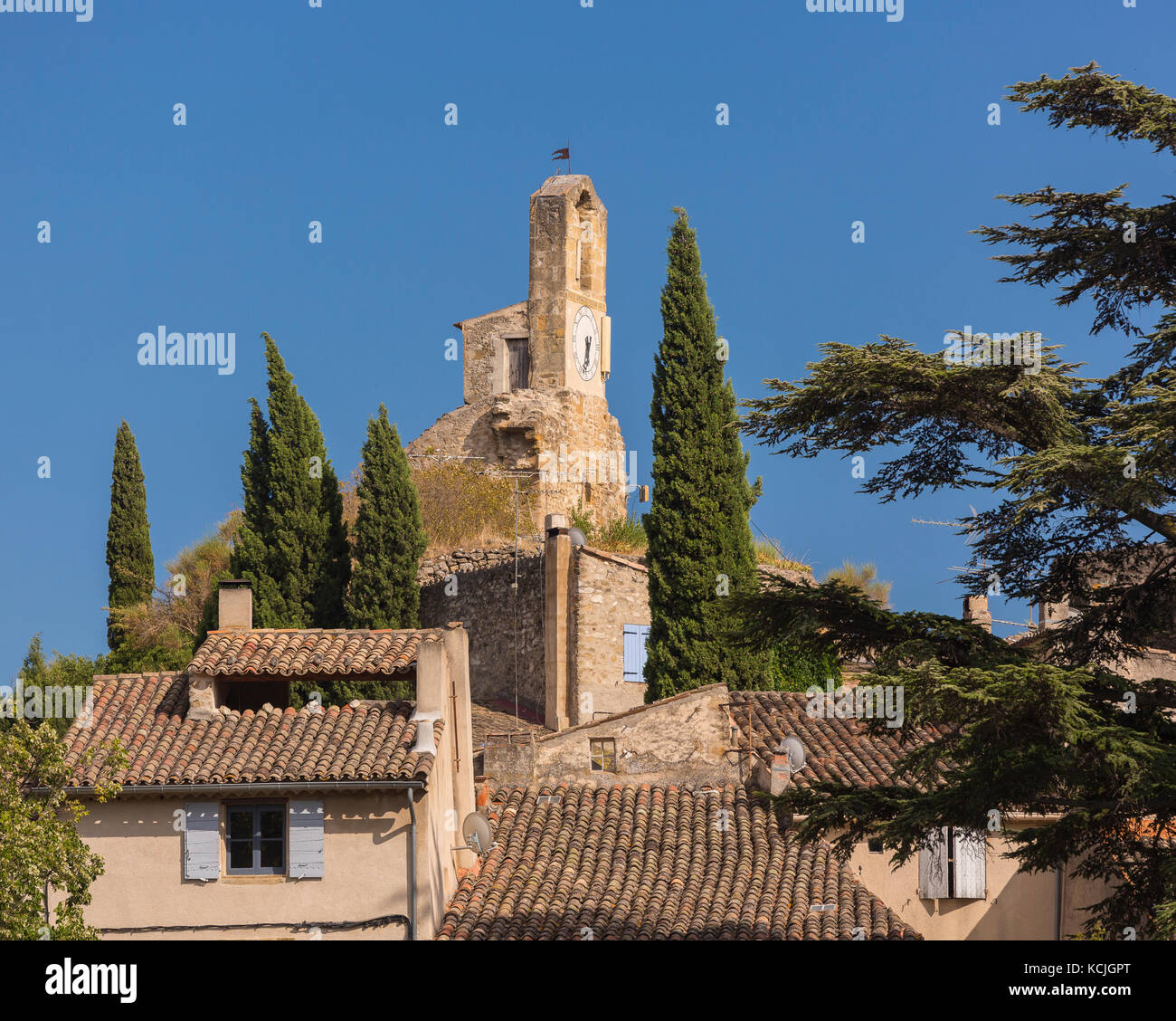 Lourmarin, Provenza, Francia - torre dell orologio a Lourmarin, un villaggio nella campagna di Luberon, vaucluse regione. Foto Stock
