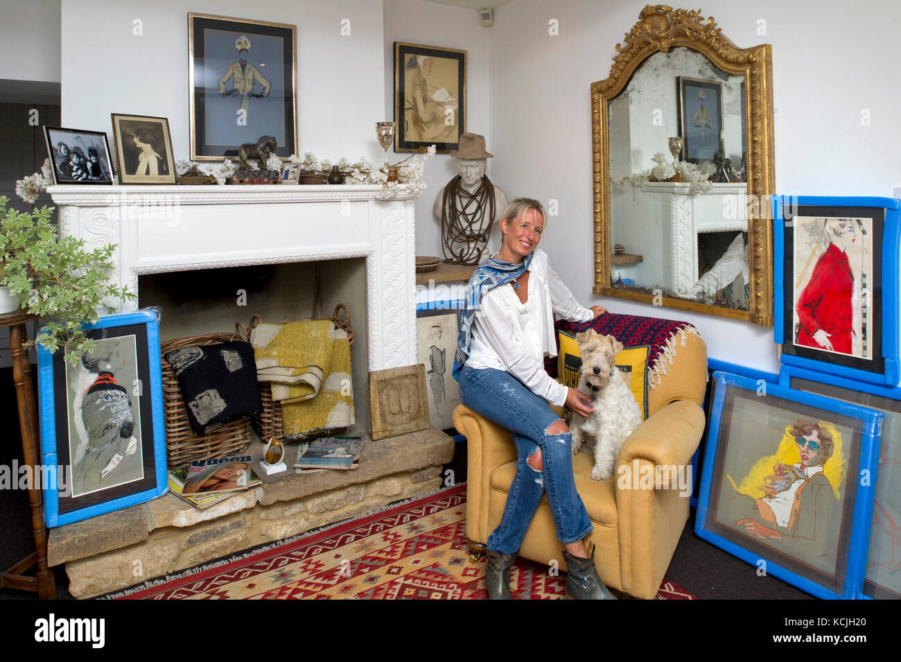 Connie grigio, arte collezionista e commerciante di antiquariato Arte della moda Foto Stock