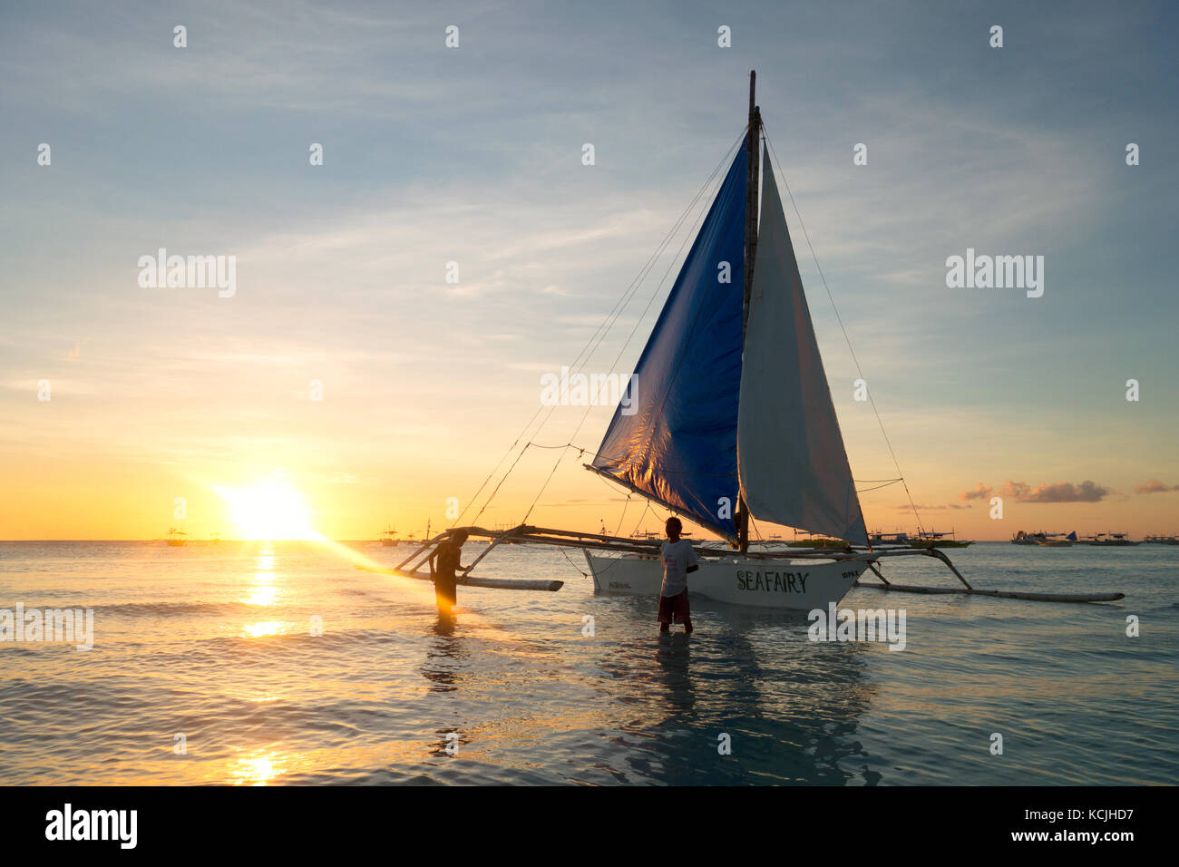 Filippine tramonto - una barca su White Beach, Boracay, filippine Asia Foto Stock