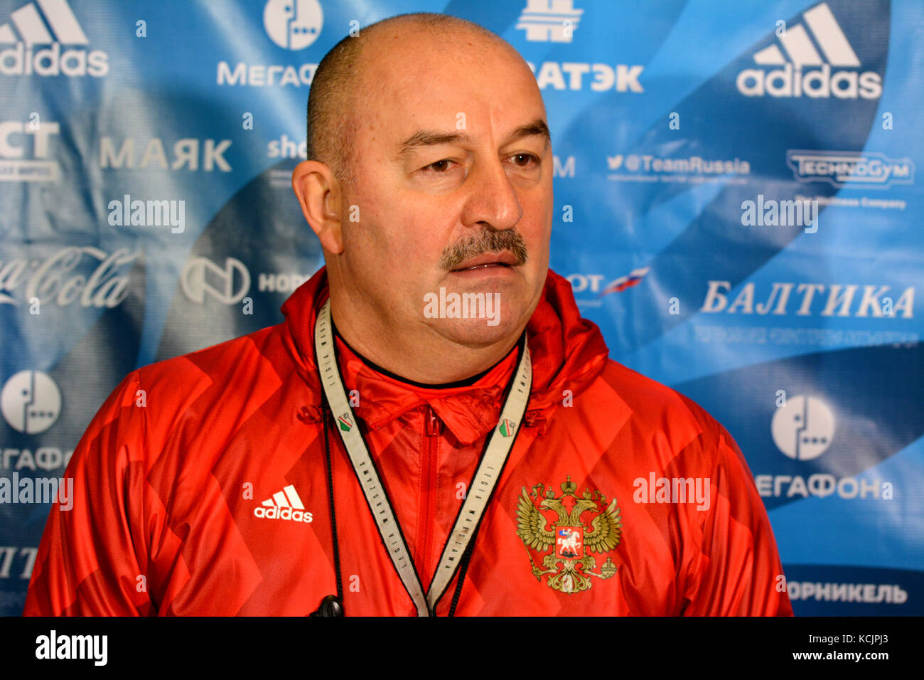 Mosca, Russia. 05th Ott 2017. Stanislav Cherchesov, direttore della squadra di calcio internazionale russa, durante il campo di allenamento prima della prova contro la Corea del Sud a Mosca il 5 ottobre 2017. Credit: Alizada Studios/Alamy Live News Foto Stock