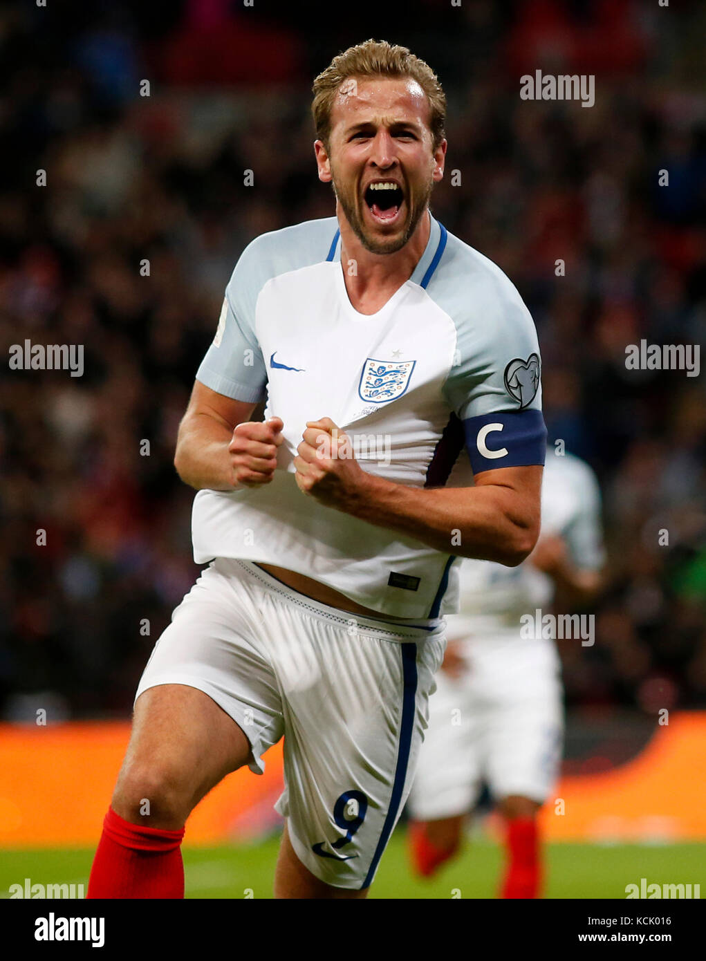 Londra, Regno Unito. 05 ott 2017. Londra, Regno Unito. 05 ott 2017. Harry Kane di Inghilterra celebra dopo rendendo 1-0 durante il Gruppo F World Cup qualifier tra Inghilterra e la Slovenia ha suonato presso lo Stadio di Wembley, London il 5 ottobre 2017 Credit: Jason Mitchell/Alamy Live News Credito: Jason Mitchell/Alamy Live News Foto Stock