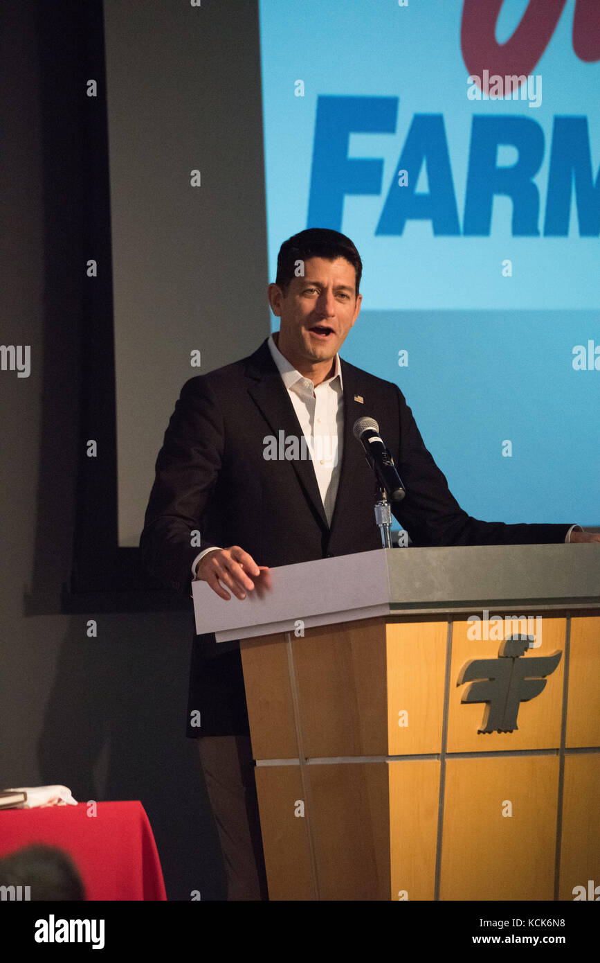 Camera dei rappresentanti degli Stati Uniti speaker Paolo ryan parla a blain alimentazione durante il ritorno alle nostre radici tour per promuovere il 2018 farm bill agosto 3, 2017 in Janesville, Wisconsin. (Foto di lance cheung via planetpix) Foto Stock