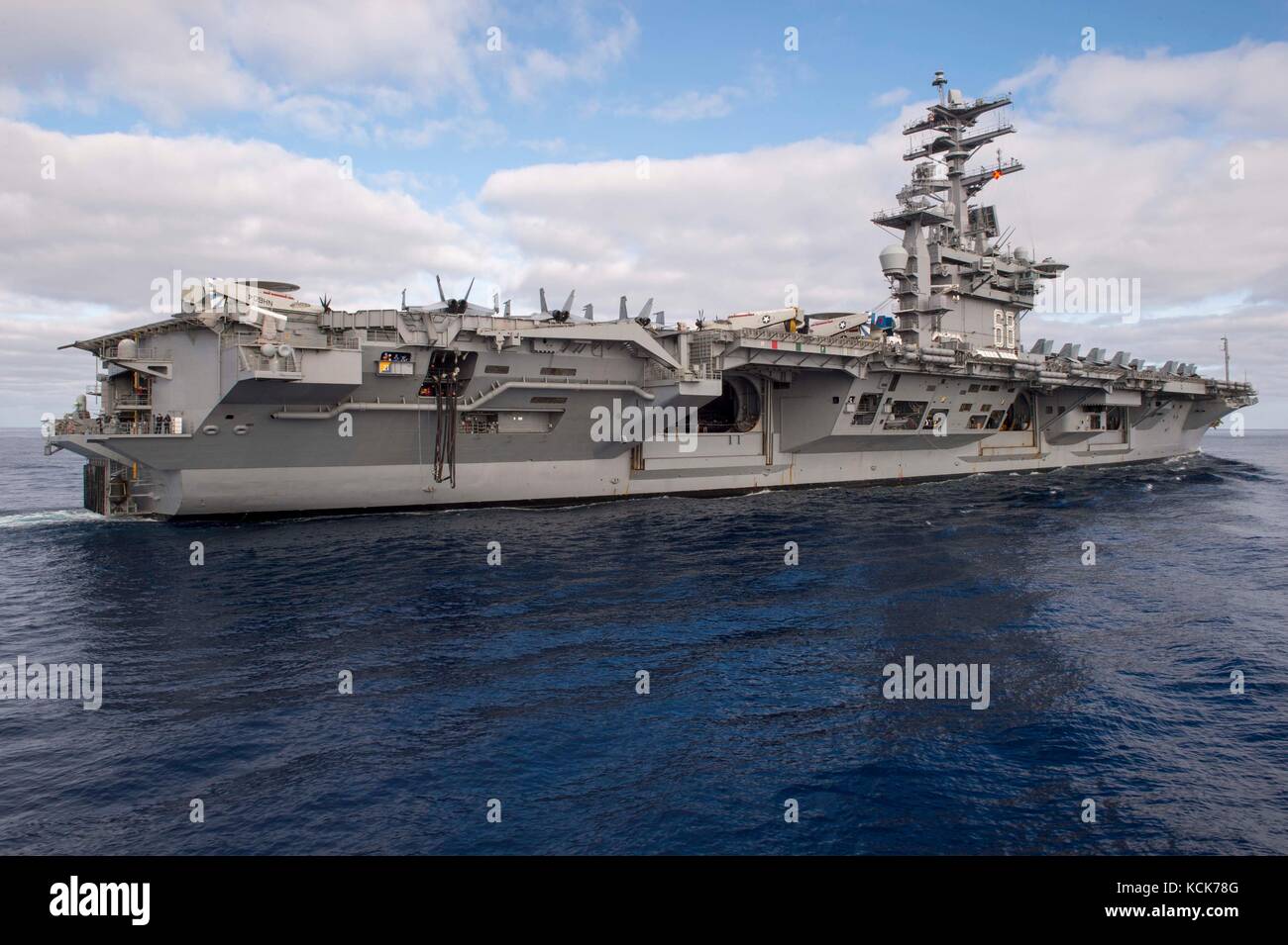 La portaerei classe Nimitz della US Navy USS Nimitz è in servizio l'11 giugno 2017 nell'Oceano Pacifico. (Foto di MCS2 Craig Z. Rodarte via Planetpix) Foto Stock