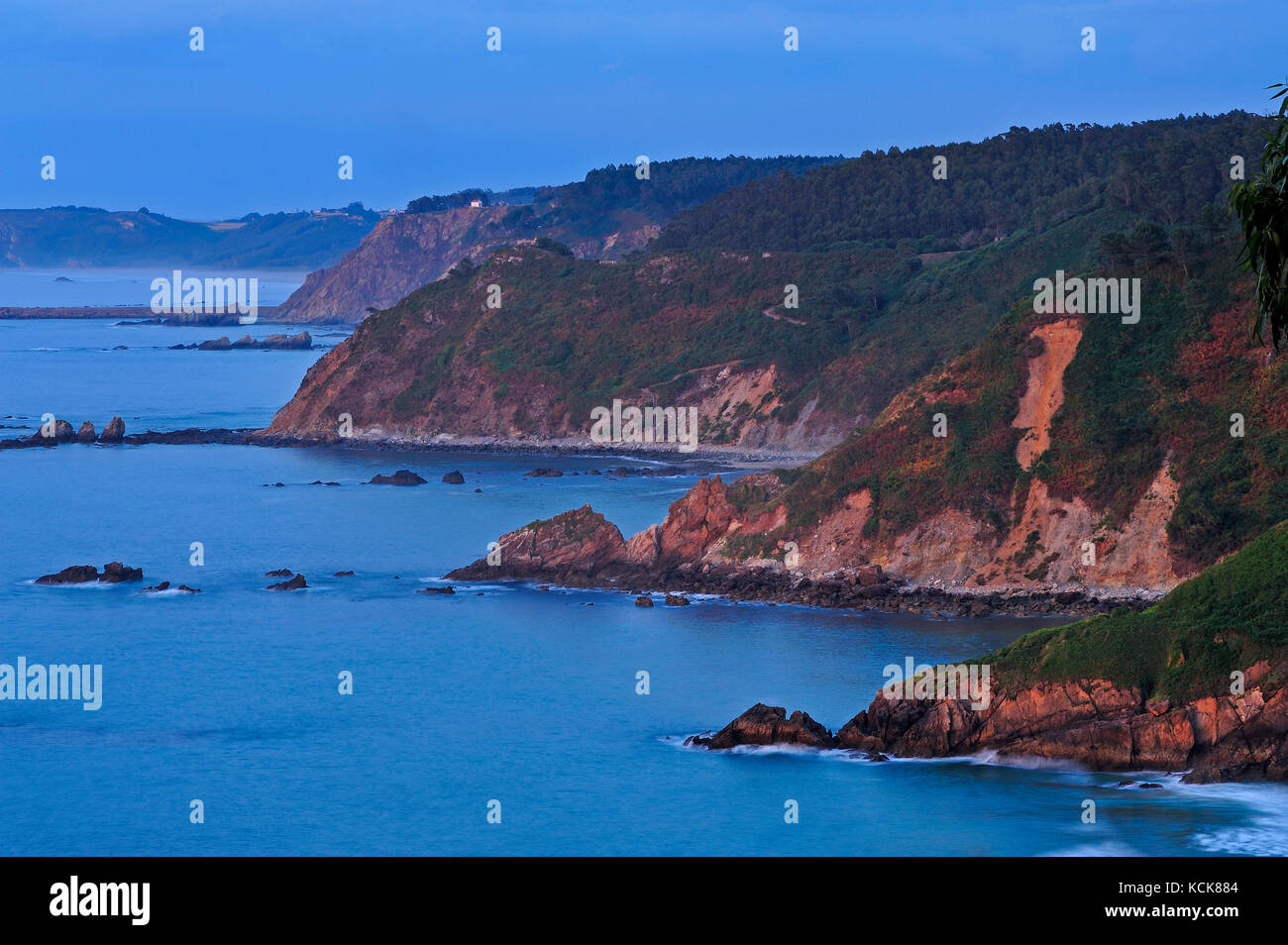Asturias Costa, Golfo di Biscaglia, a est di cudillero, Asturias, Spagna Foto Stock