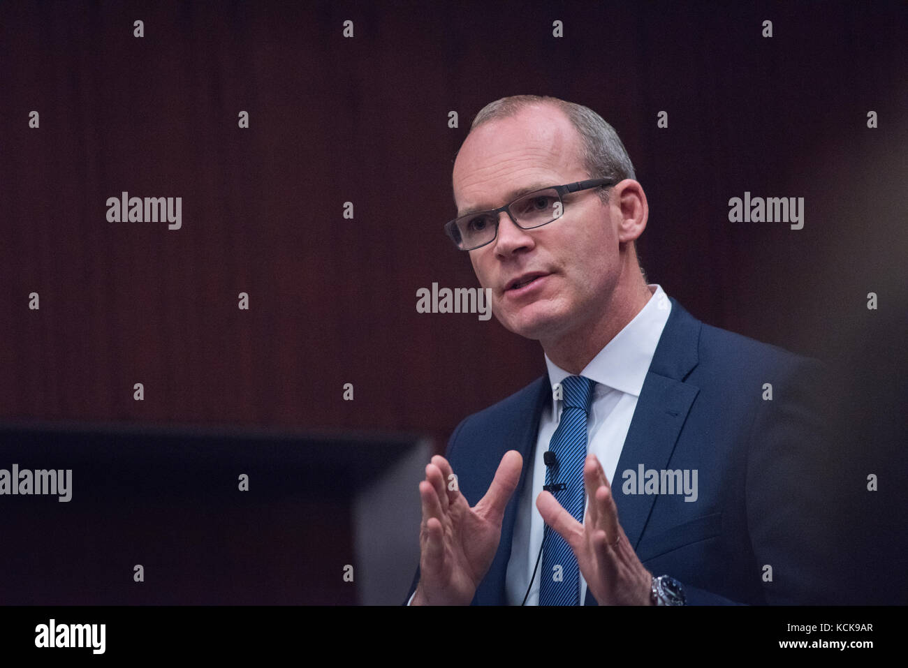 Simon Coveney, ministro degli Affari esteri dell'Irlanda, interviene al CSIS Foto Stock