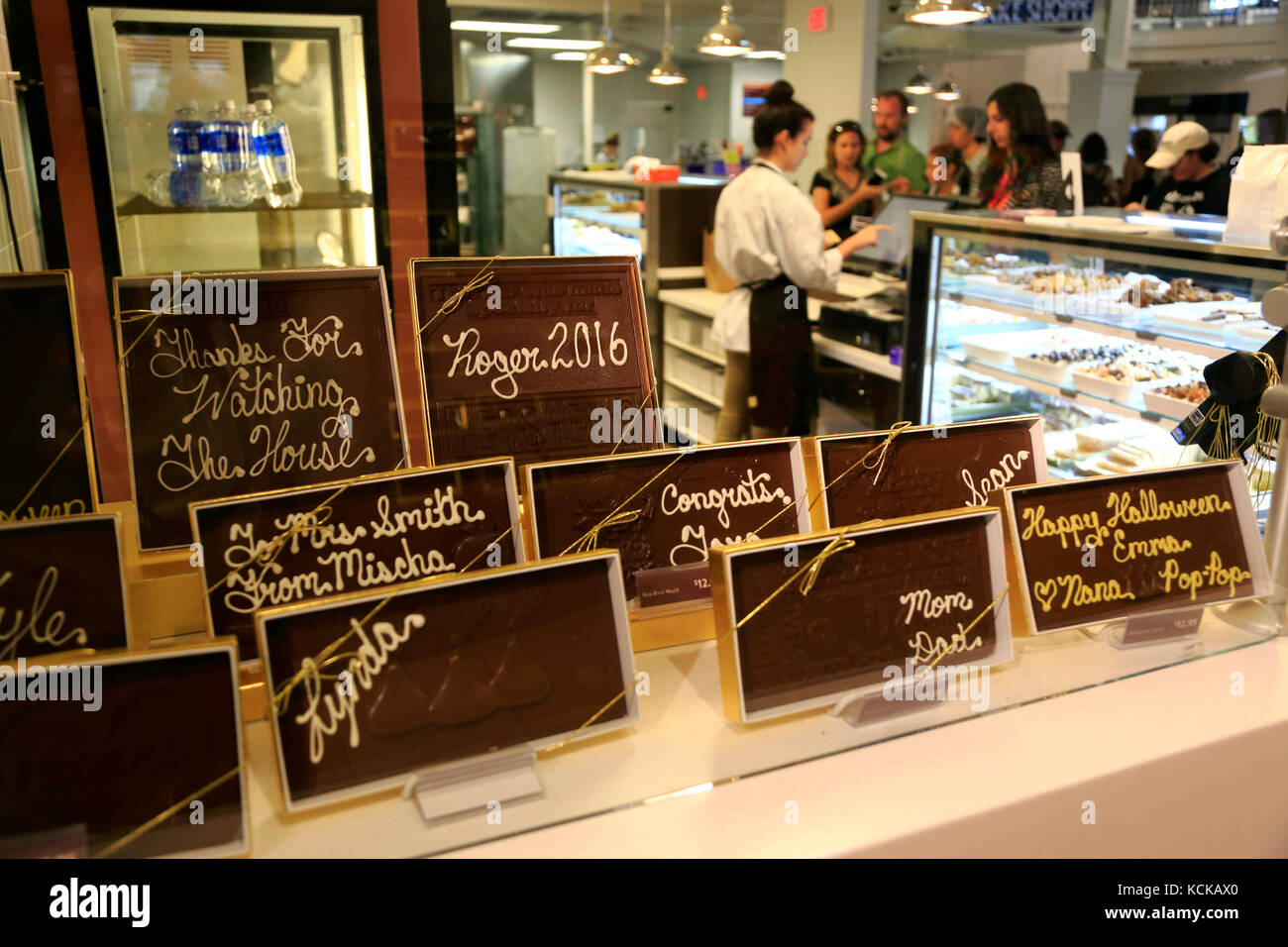 Campioni di torta al cioccolato decorazione display a Hershey's cuocere Shoppe.Hershey.Pennsylvania.USA Foto Stock