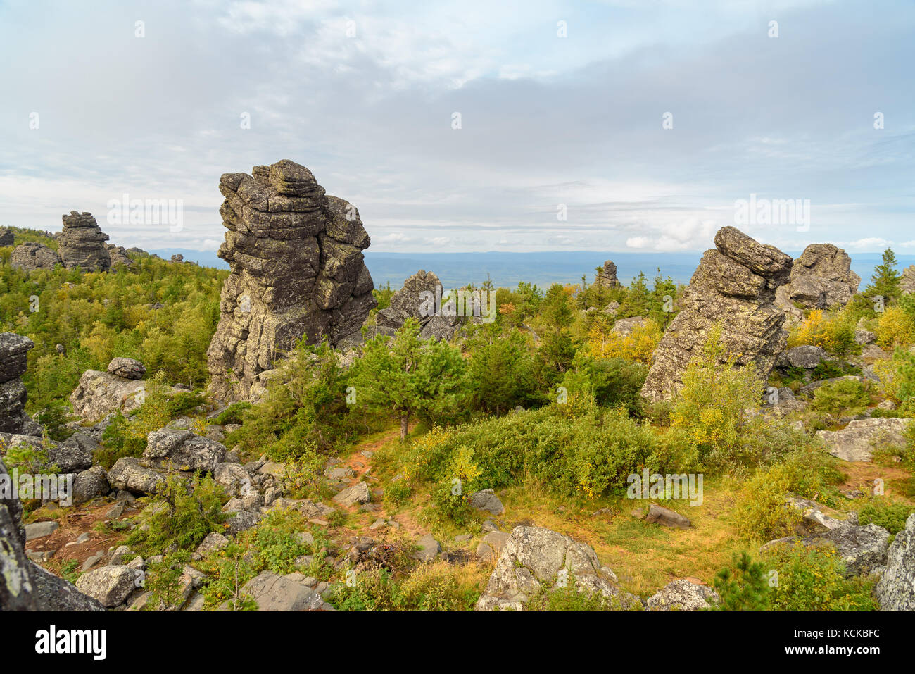 Vista delle rocce sulla montagna Kachkanar. Nella regione di Sverdlovsk. Gli Urali. La Russia Foto Stock