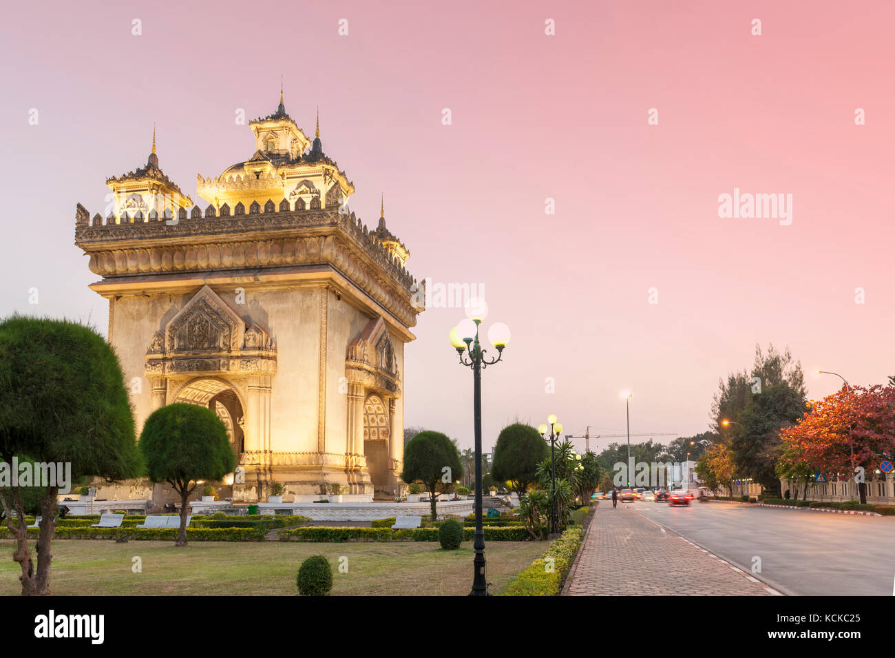 Patuxay o patuxai Monumento della Vittoria, simbolo architettonico di Vientiane, la capitale del Laos Foto Stock