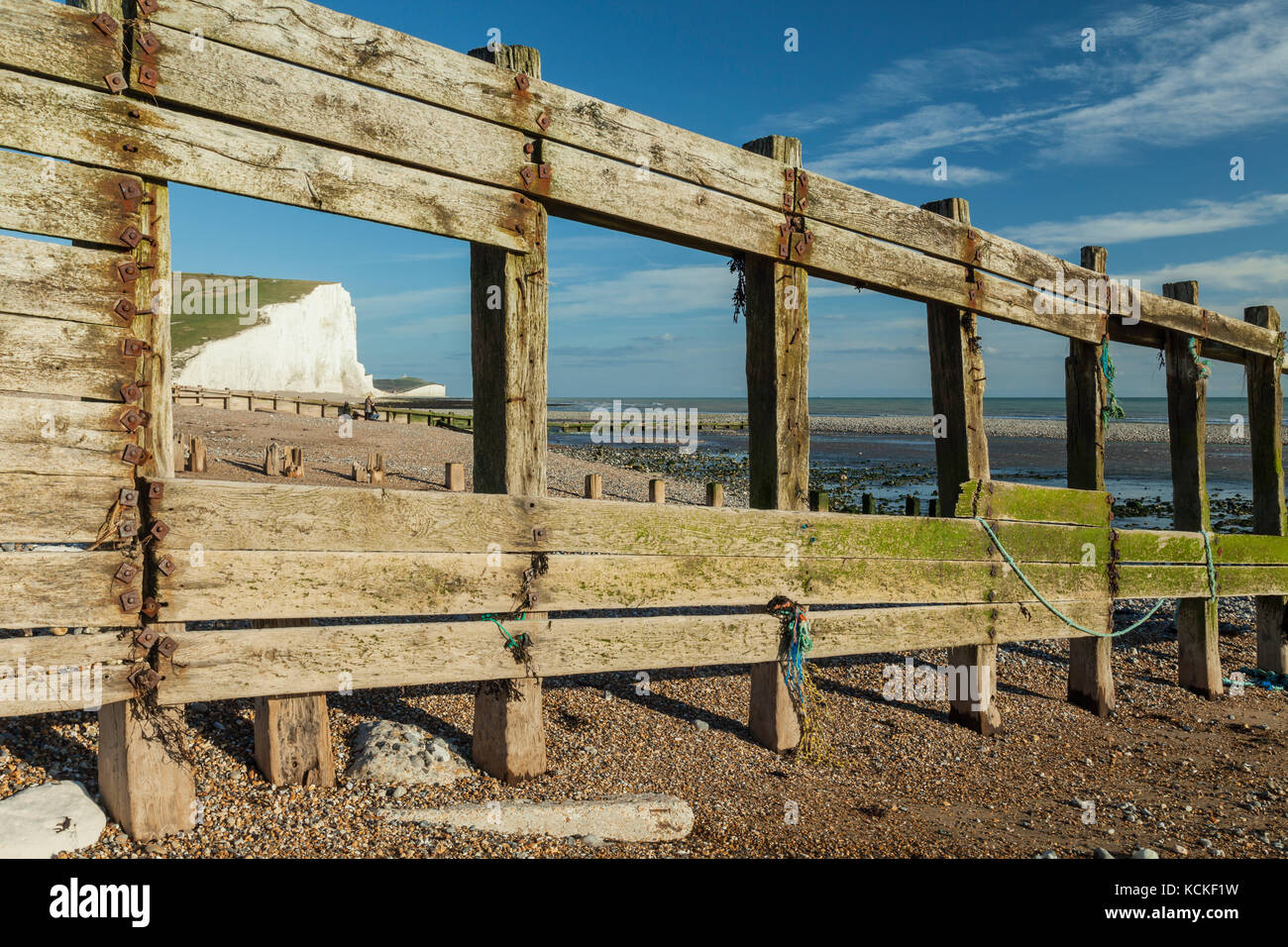 Pomeriggio autunnale a seaford head sulla costa di East Sussex, Inghilterra. Sette sorelle scogliere in distanza. Foto Stock