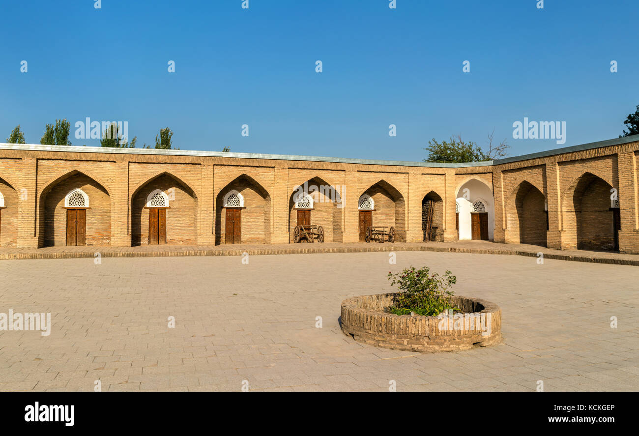 Vista di madrasa kuhna vicino a Fortezza hisor, Tagikistan Foto Stock