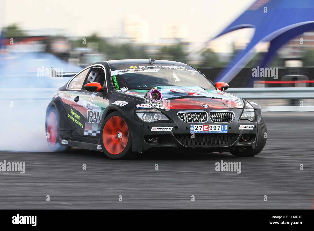 Istanbul, Turchia - 29 luglio 2017: fahim reza keykhosravi aziona il motore BMW S85 turbo charge in apex masters turco serie drift gara di Istanbul. Foto Stock