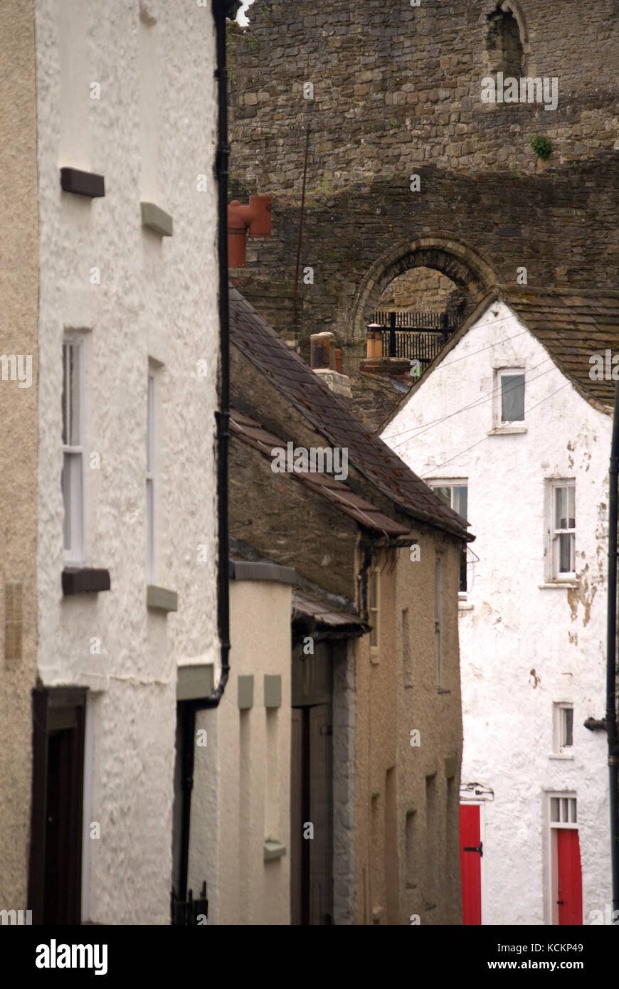 Vista dal luogo di mercato verso il Castello, Richmond, North Yorkshire Foto Stock