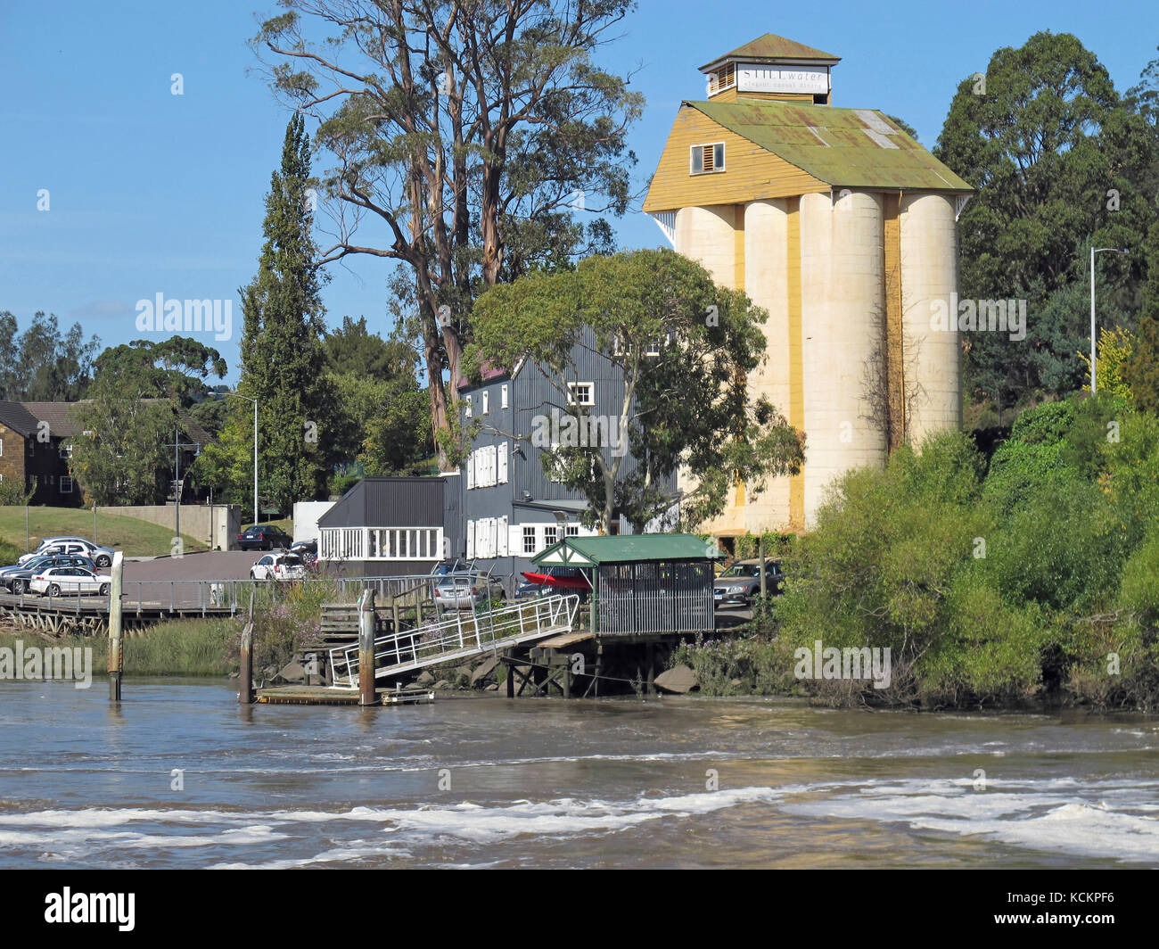 Ritchie’s Mill originariamente un mulino per la farina, costruito nel 1830s, oggi ospita locali di ristorazione e altre attività commerciali. Launceston, Tasmania, Australia Foto Stock