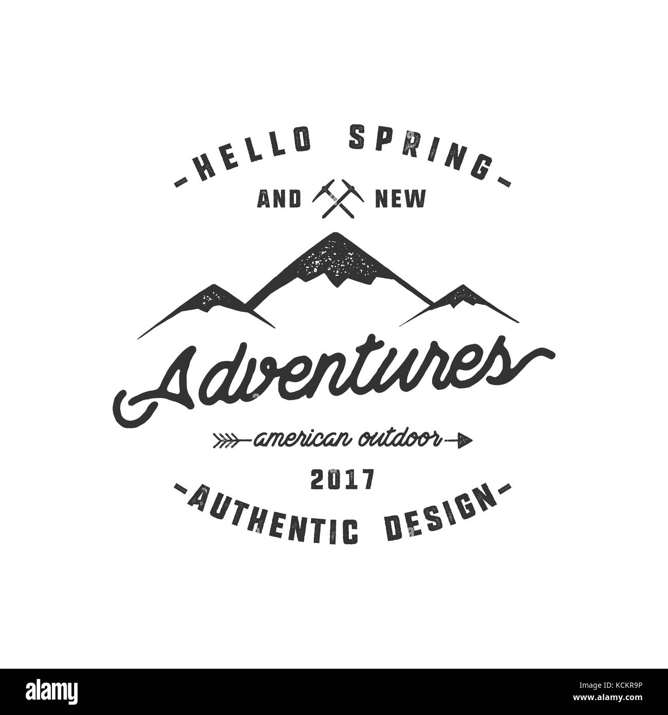 Design vintage Adventure disegnato a mano. Salve primavera e nuove avventure segno e simboli di attività all'aperto - montagne, arrampicate. Monocromatico. ISO Foto Stock