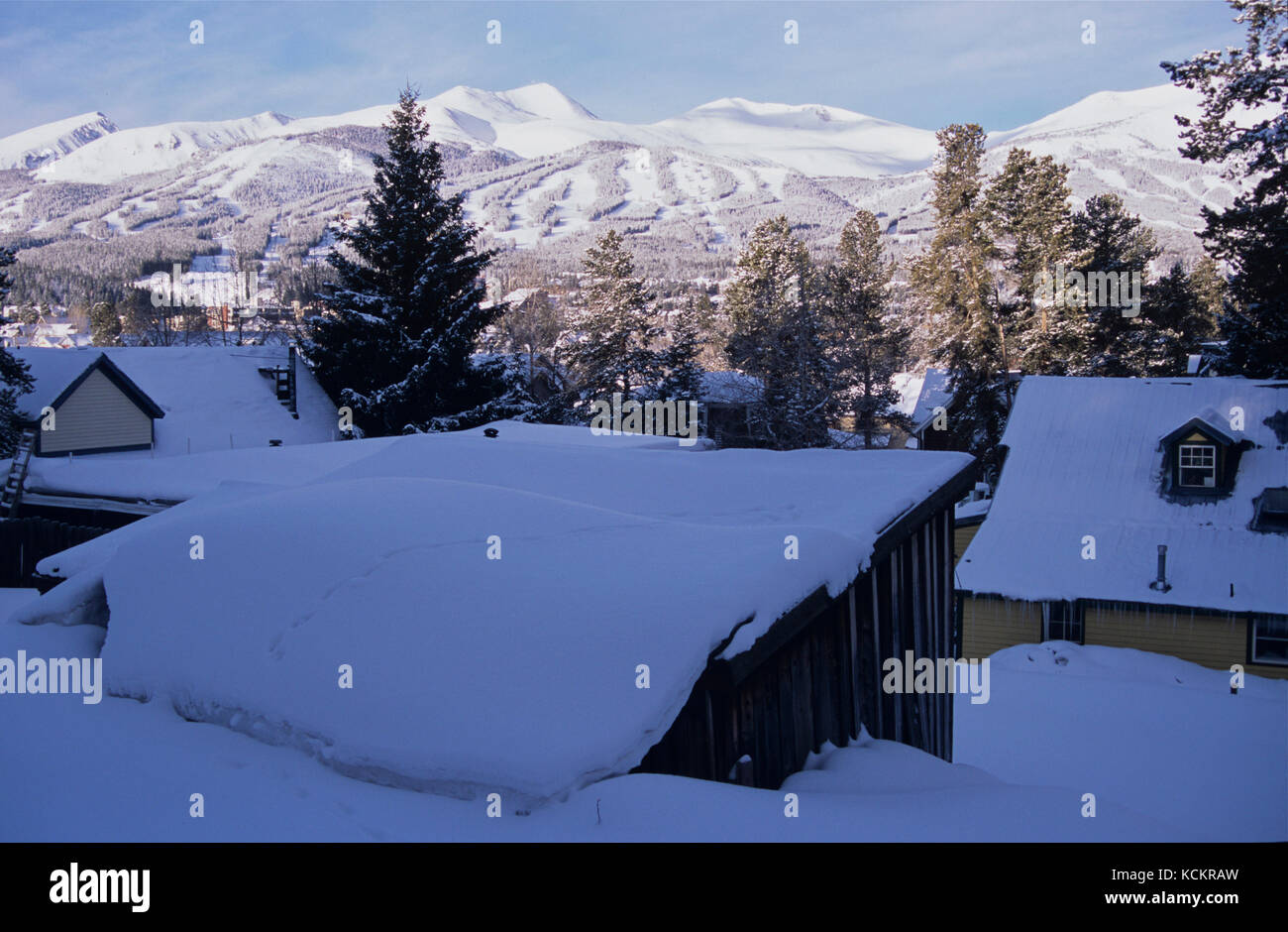 Città di Breckenridge, una stazione sciistica in inverno, altitudine 2926 m con picchi nelle vicinanze oltre 4200 m, una delle regioni più alte degli Stati Uniti. Mattina presto Foto Stock