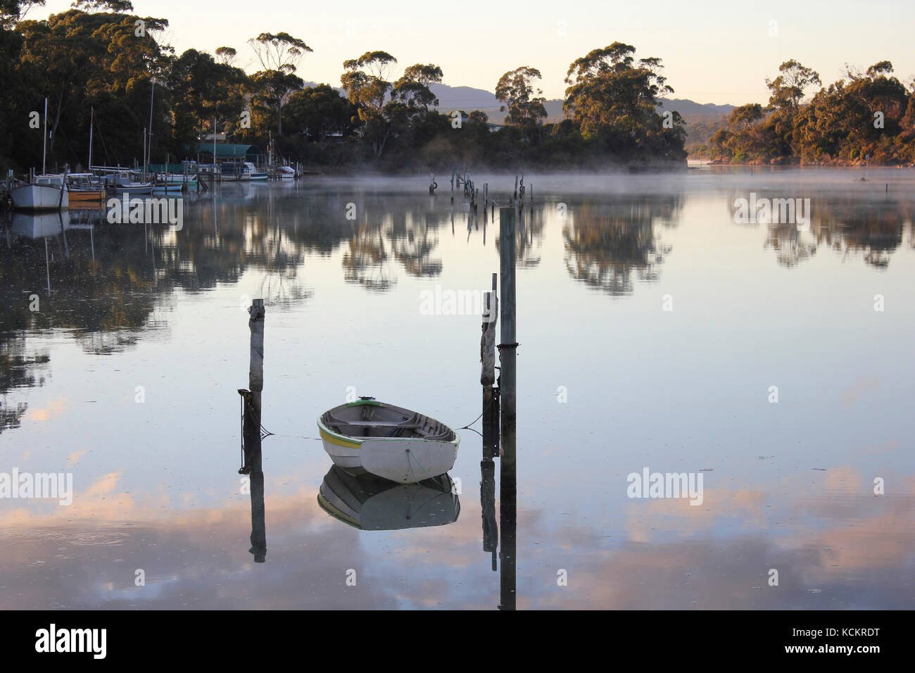 Panatana rivulet (noto anche come Muddy Creek) in alta marea, un popolare sito di ormeggio per piccole imbarcazioni. Port Sorell, Tasmania nord-occidentale, Australia Foto Stock