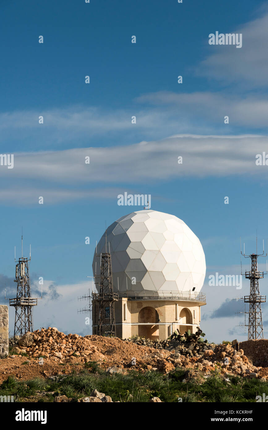 Dingli cupola radar a Dingli Cliffs Malta, parte di te il maltese sistema di controllo del traffico aereo Foto Stock