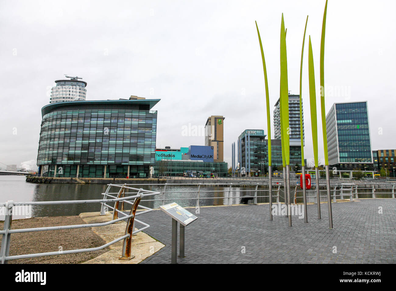 BBC TV studios in Media City UK sulle rive del Manchester Ship Canal a Salford e Trafford, Greater Manchester, Inghilterra, Regno Unito Foto Stock