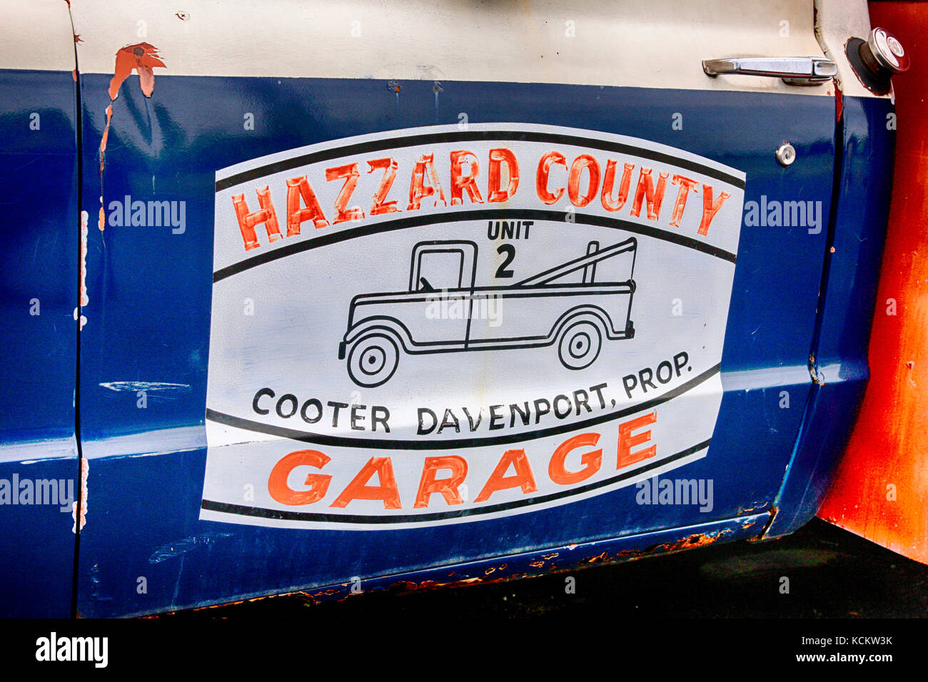 Hazzard county garage 1976 Chevy carroattrezzi segno della porta in nashville tn, Stati Uniti d'America Foto Stock
