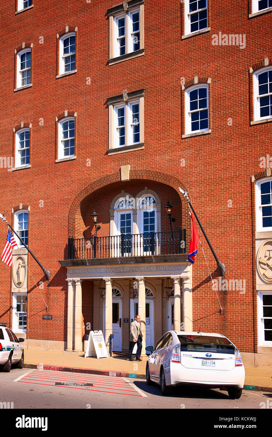 Il moderno palazzo di giustizia sulla piazza pubblica di Murfreesboro, TN, USA Foto Stock