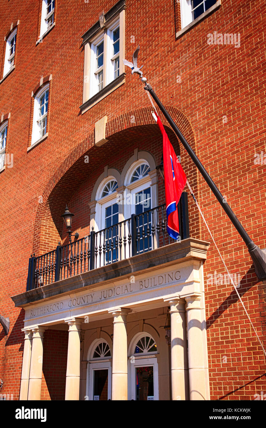 Il moderno palazzo di giustizia sulla piazza pubblica di Murfreesboro, TN, USA Foto Stock
